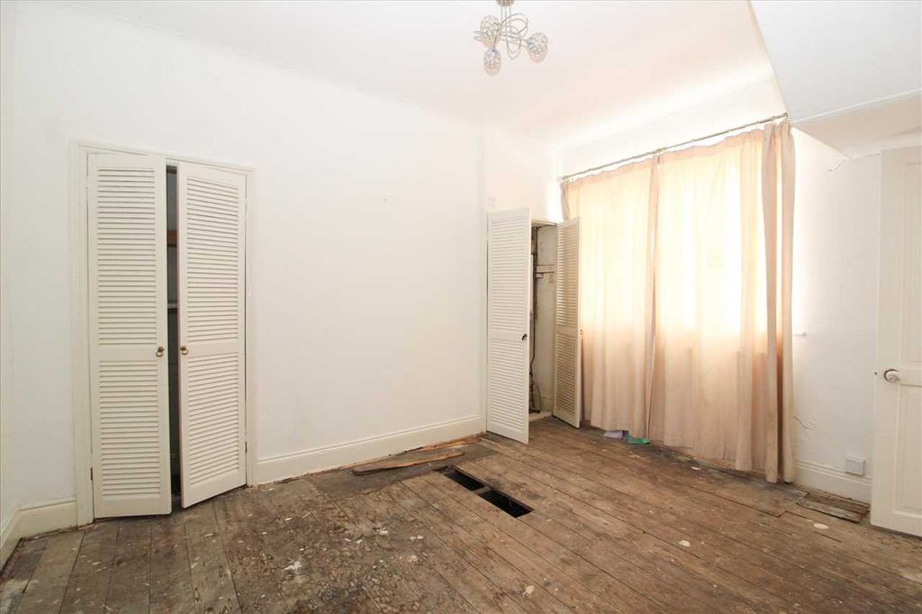 Property photo 3 of 10 Dining Room