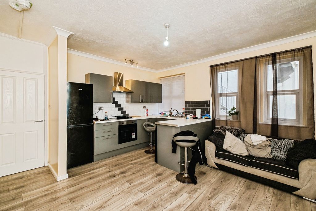 Property photo 2 of 11 Photo