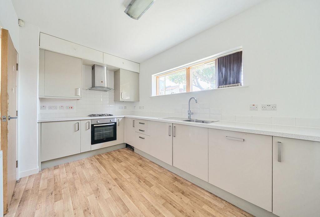 Property photo 3 of 21 1307156-5-684315c...