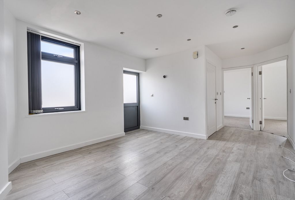 Property photo 2 of 13 1456419-5-69Fa040...