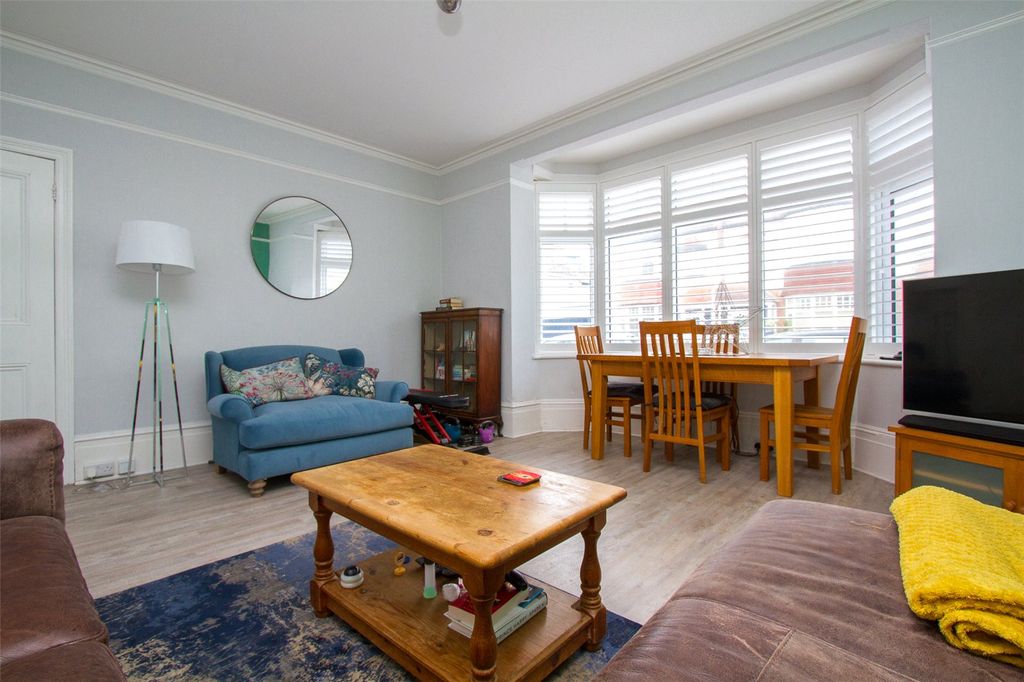 Property photo 3 of 11 Picture No. 15