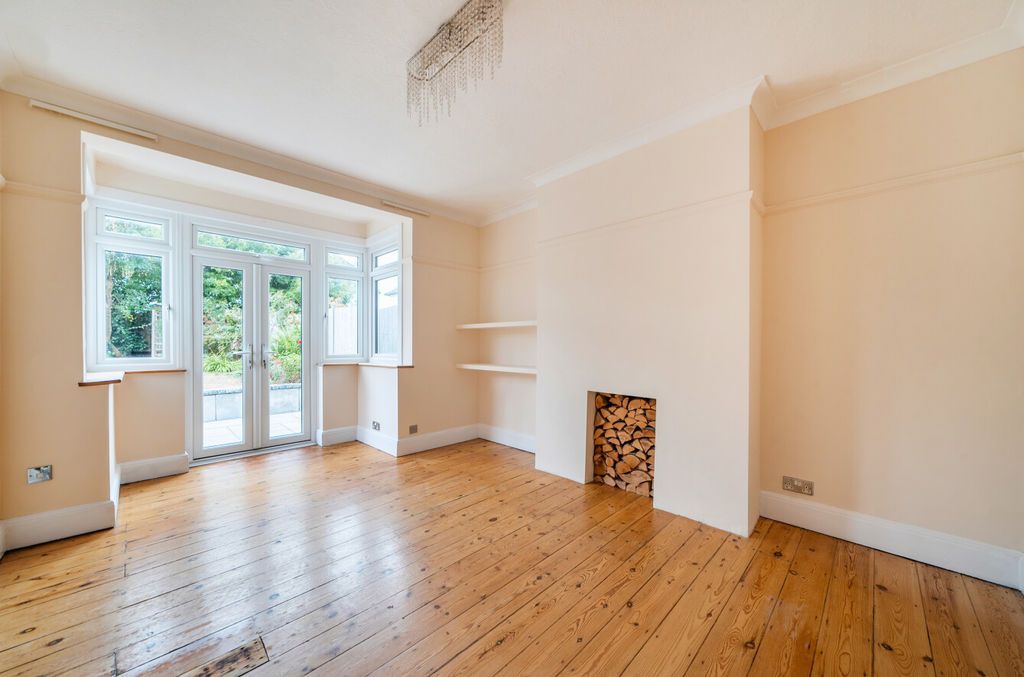 Property photo 3 of 16 Dining Room