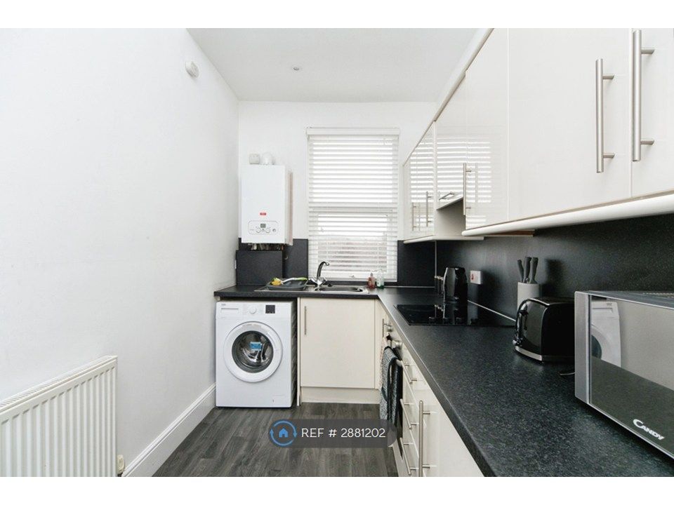 Property photo 3 of 20 Kitchen