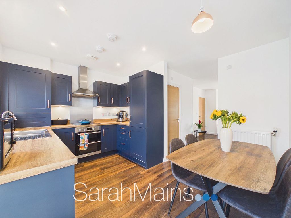 Property photo 2 of 15 Dining Kitchen