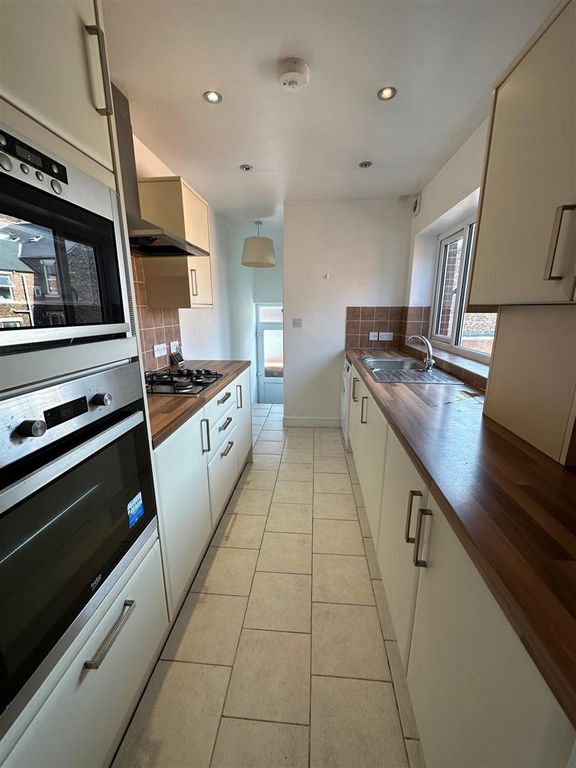 Property photo 1 of 7 Kitchen.Jpg