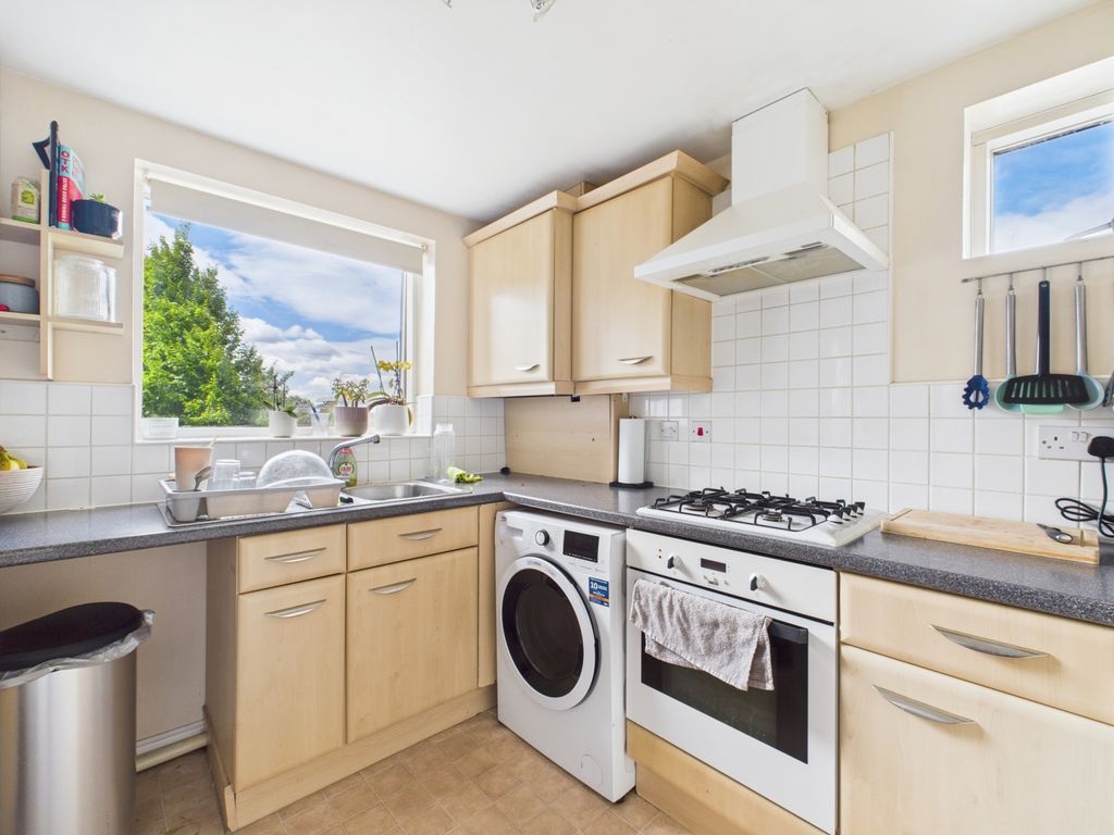 Property photo 3 of 6 Cam01740G0-Pr0415-Still001
