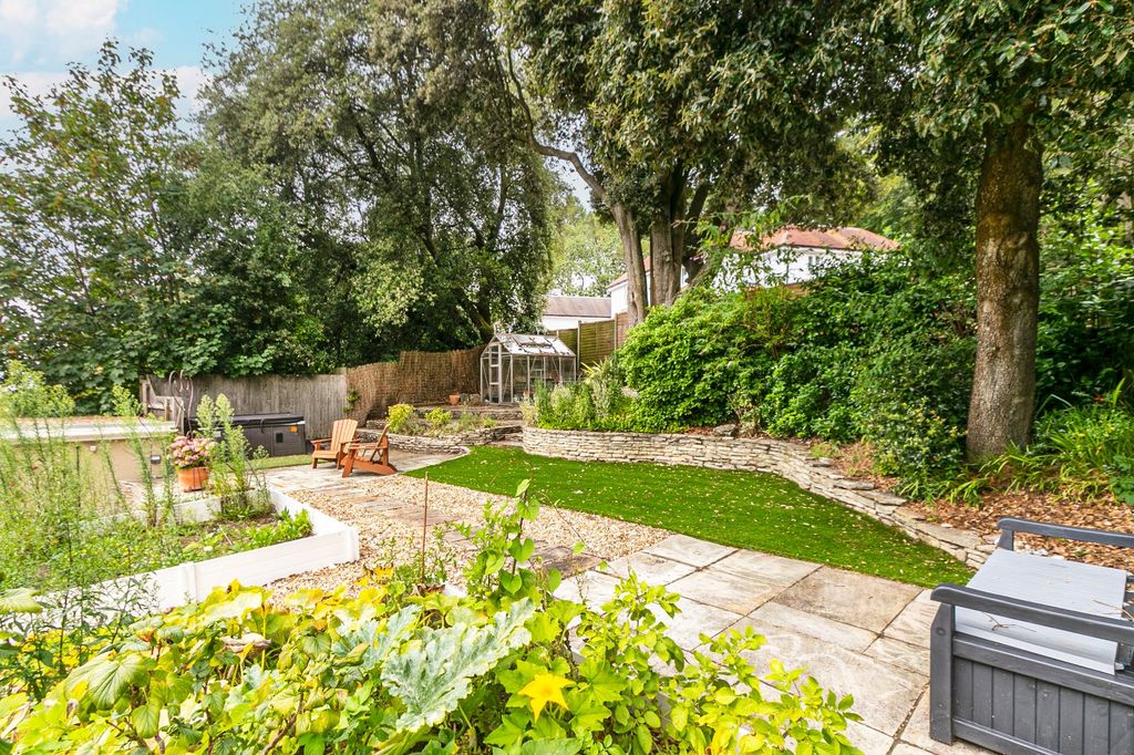 Property photo 3 of 26 Garden