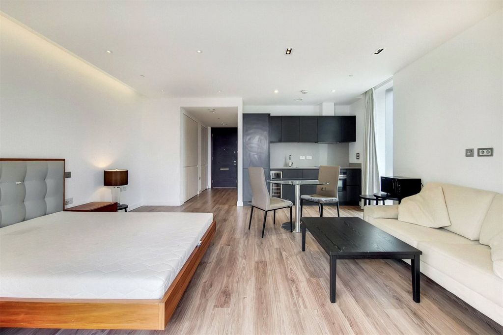 Property photo 3 of 17 Cashmere House