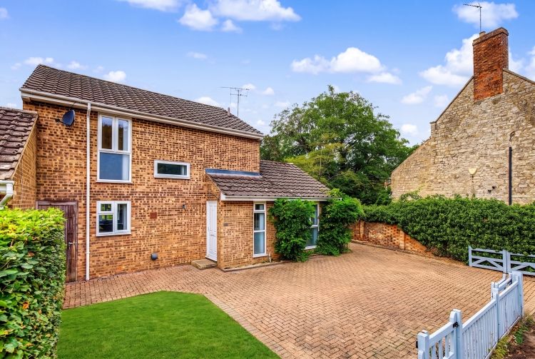 Property photo 1 of 9 338458