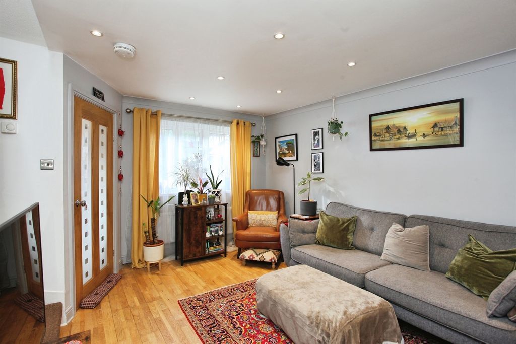 Property photo 3 of 17