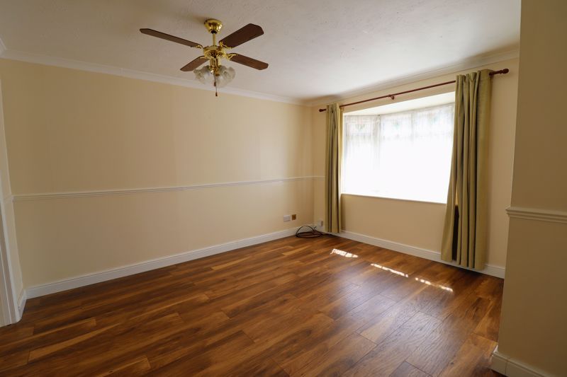 Property photo 2 of 17 Lounge
