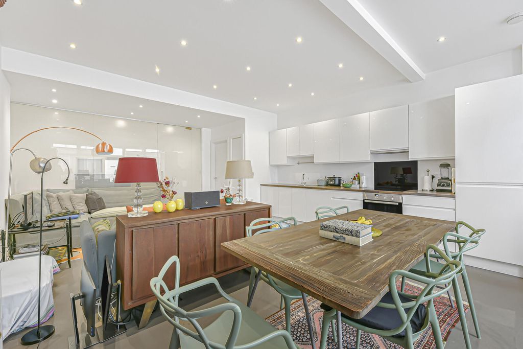 Property photo 2 of 12 Kitchen