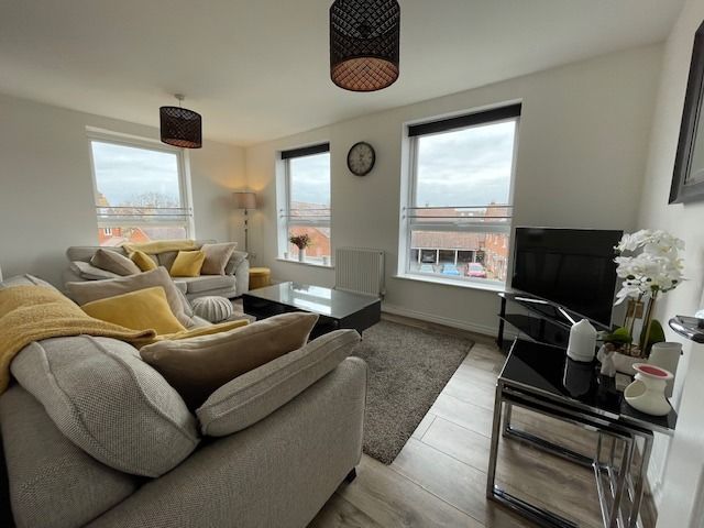 Property photo 1 of 6 Whittle Drive, Biggleswade