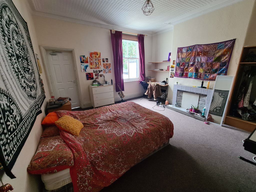 Property photo 1 of 12 A Spacious And Inviting Bedroom Featuring A Large ...