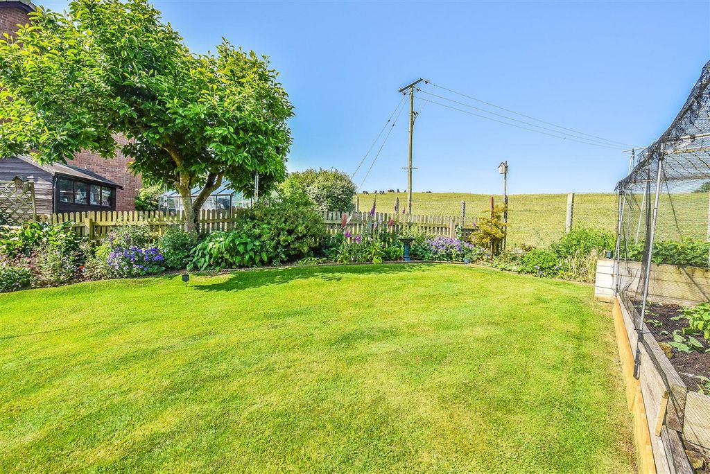 Property photo 2 of 27 Cp4_7307-2 Grass.Jpg