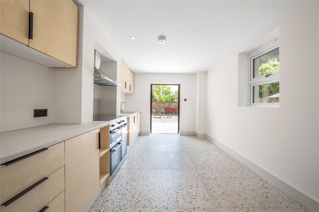 Property photo 2 of 17 Picture No. 09