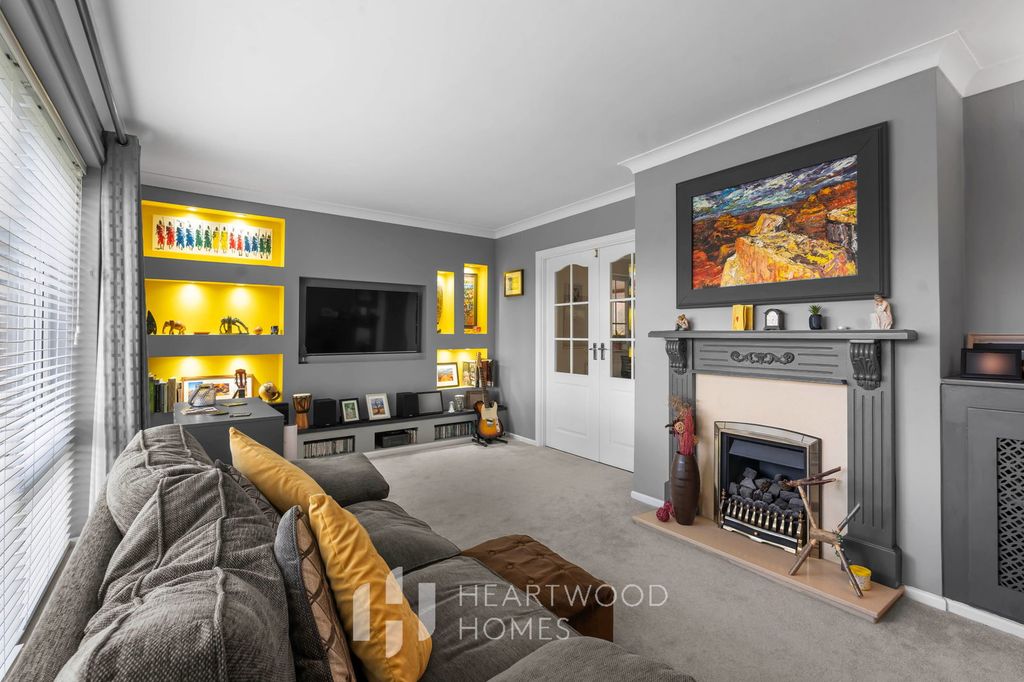 Property photo 3 of 18