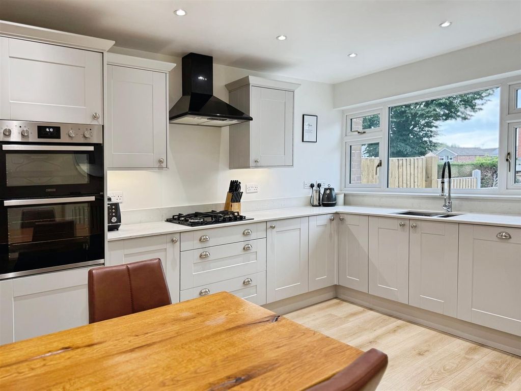 Property photo 3 of 40 Kitchen Diner