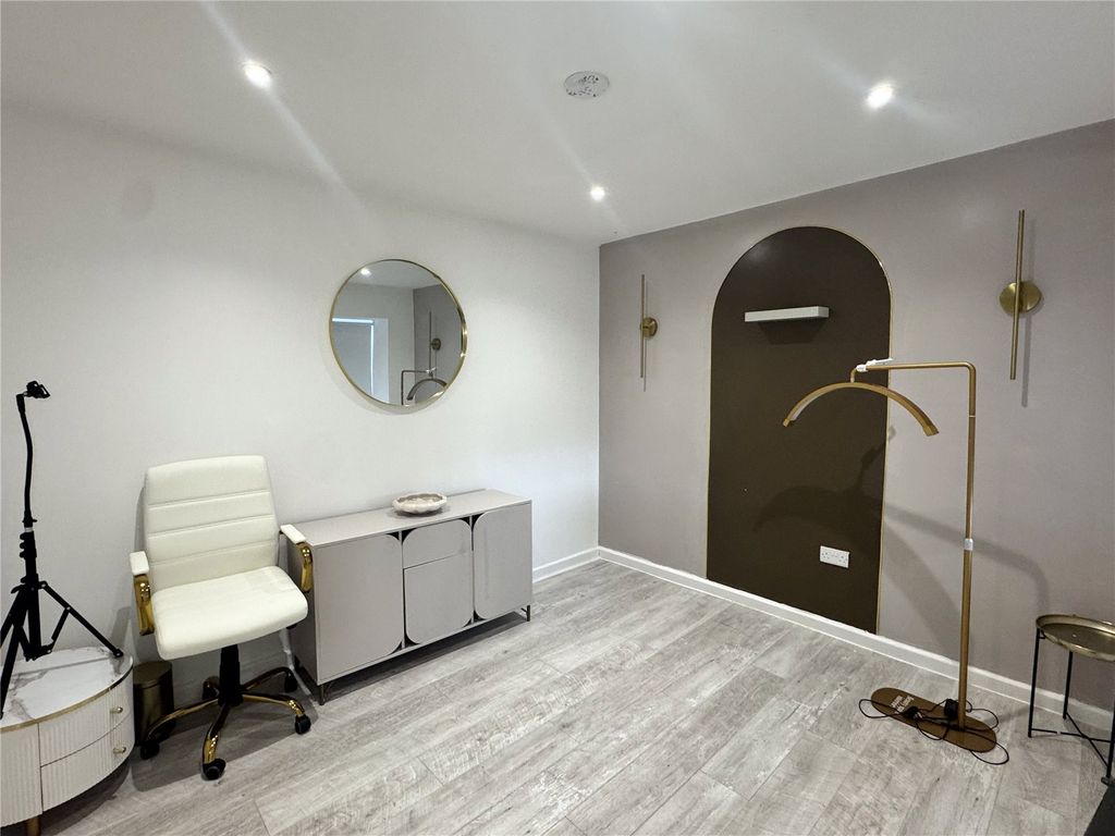 Property photo 2 of 7 Picture No. 06