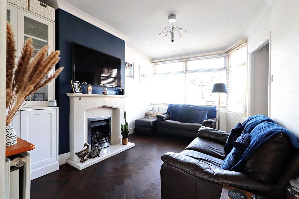 Property photo 2 of 22 Lounge