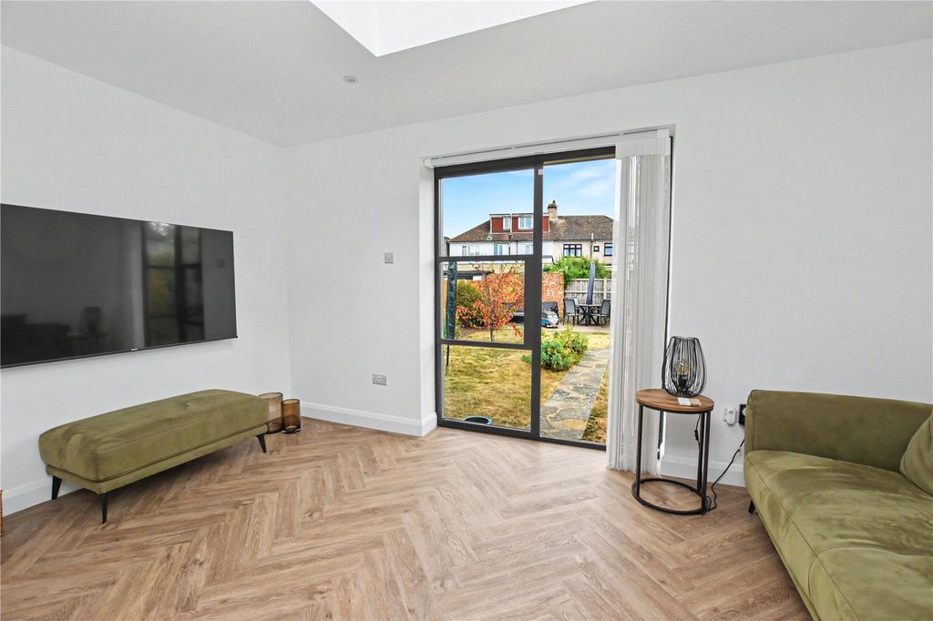 Property photo 2 of 16 Picture No. 13