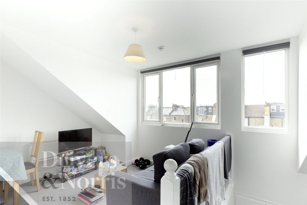 Property photo 2 of 12 Picture No. 11