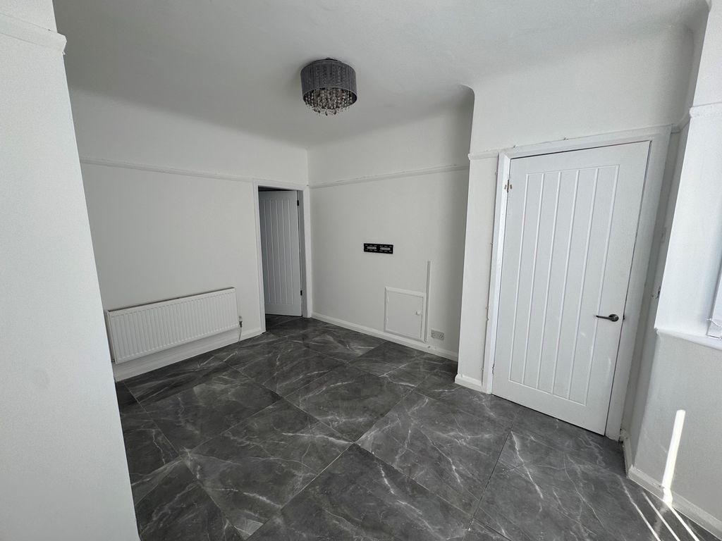 Property photo 2 of 11 Image