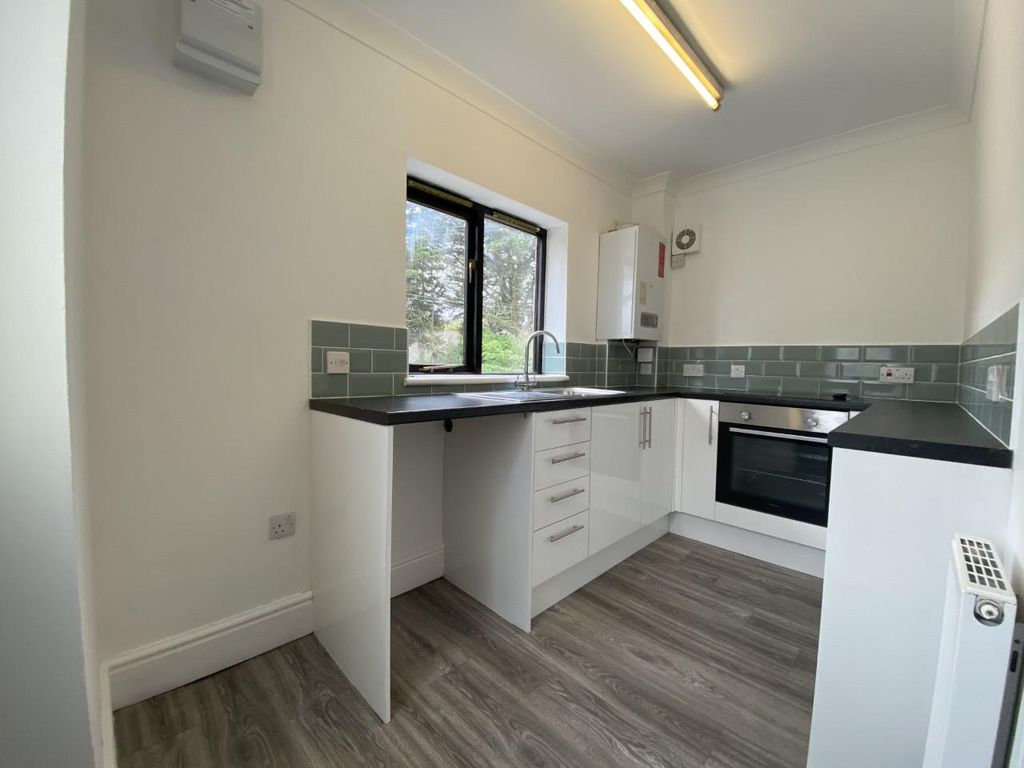 Property photo 2 of 6 Kitchen