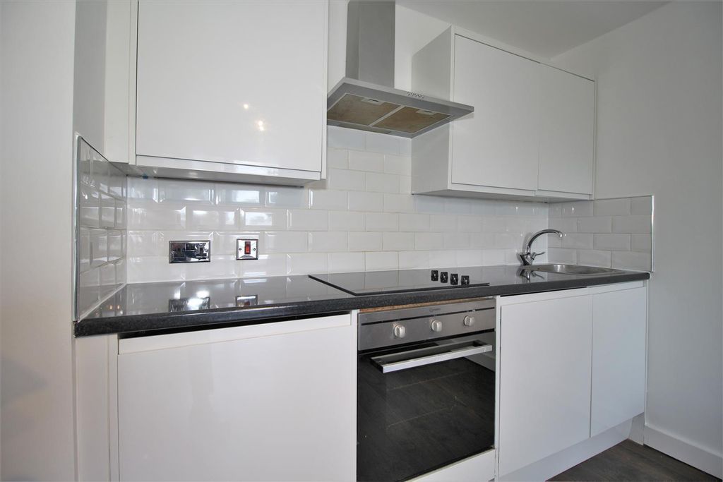 Property photo 3 of 9 Kitchen