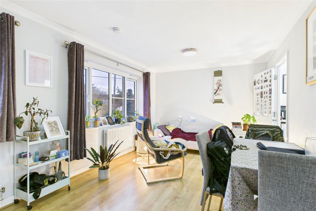 Property photo 2 of 9 Picture No. 11