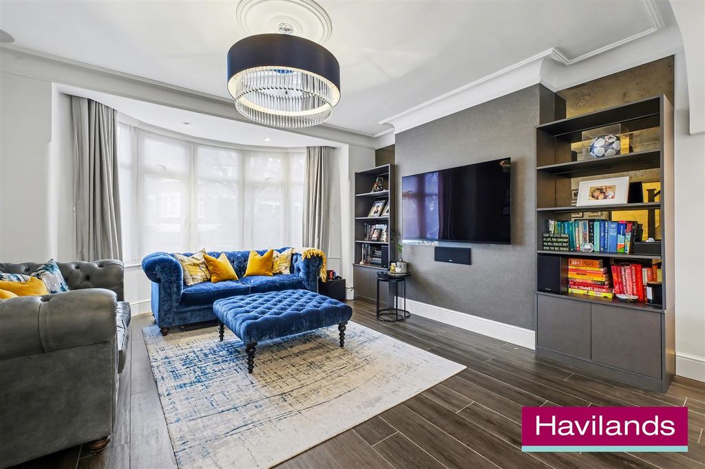 Property photo 3 of 21 88 Woodland Way N21 3Px-14.Jpg