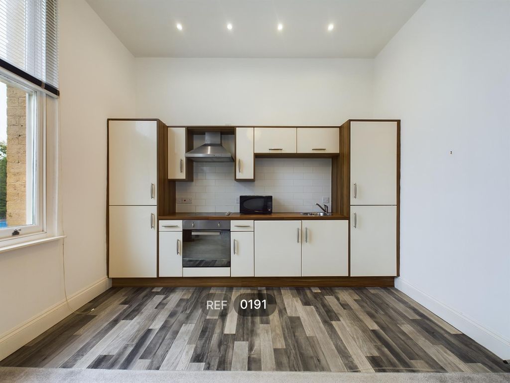 Property photo 1 of 10 Kitchen / Living Area