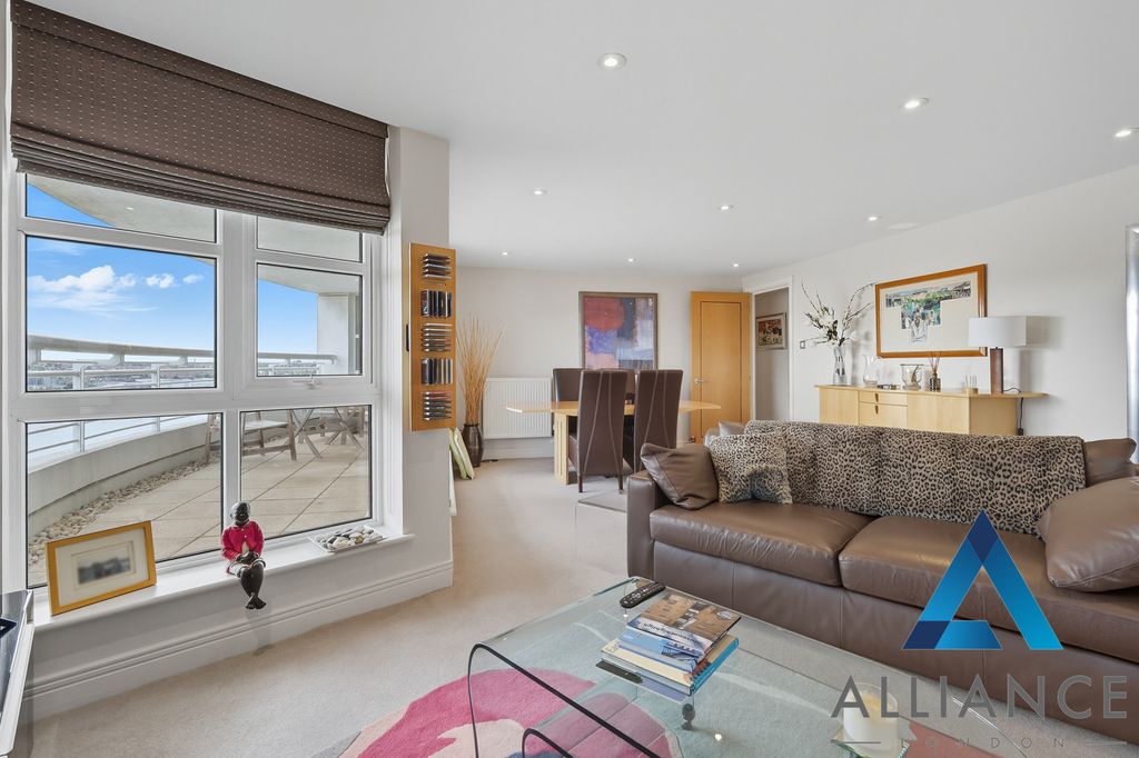 Property photo 2 of 21