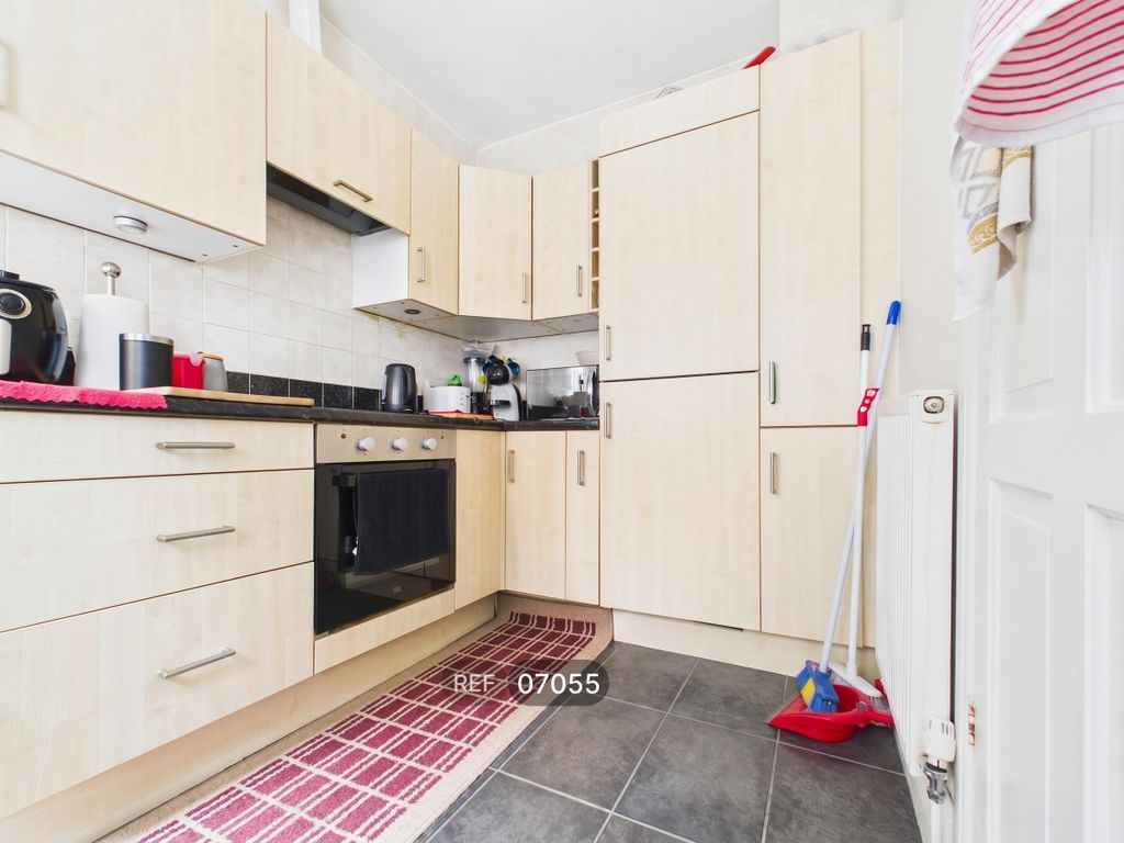 Property photo 2 of 14 Kitchen