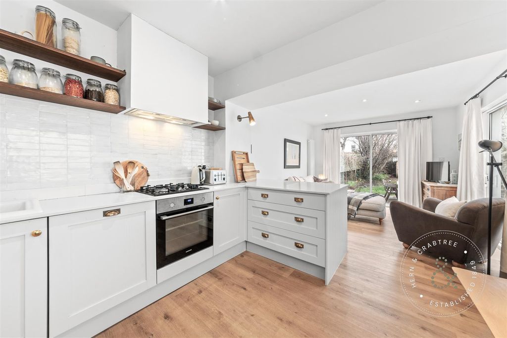 Property photo 3 of 29 Plasturton-Gardens-10.Jpg