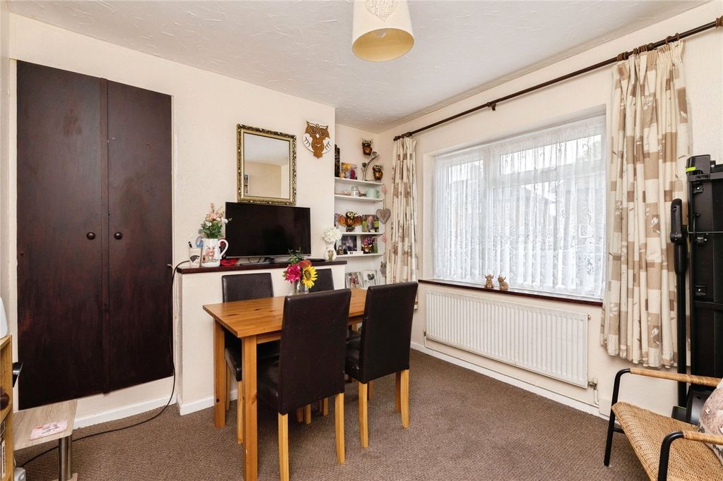 Property photo 3 of 17 Dining Room