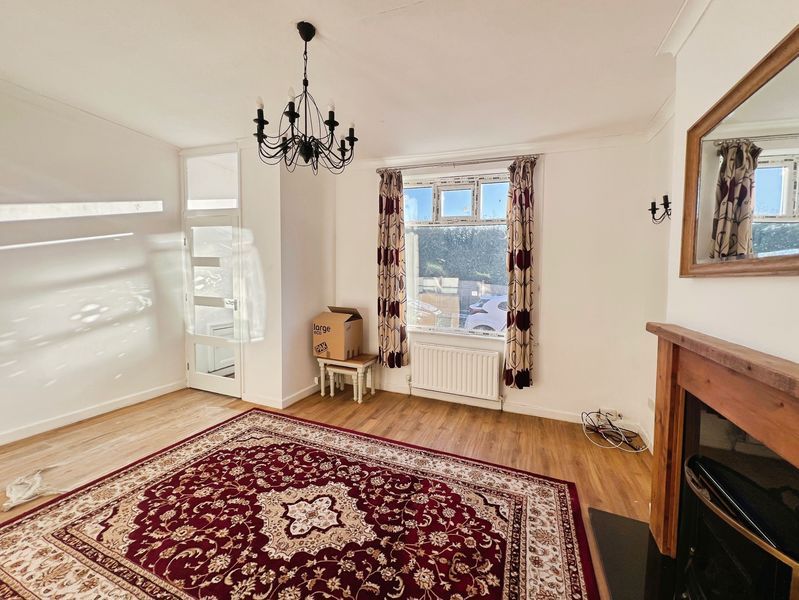 Property photo 3 of 16 Lounge