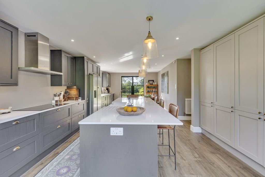 Property photo 2 of 60 Homefield House-36.Jpg