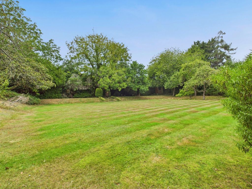 Property photo 3 of 11 Garden
