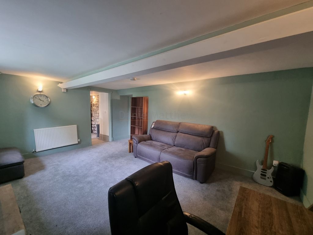 Property photo 3 of 20 Lounge