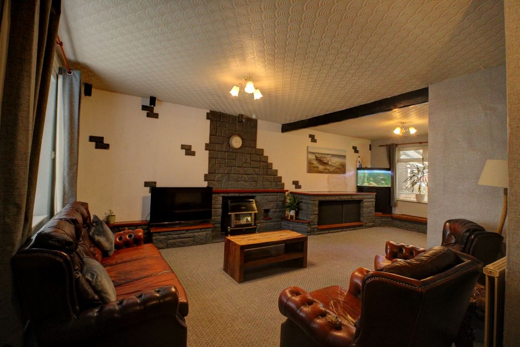 Property photo 2 of 18 2