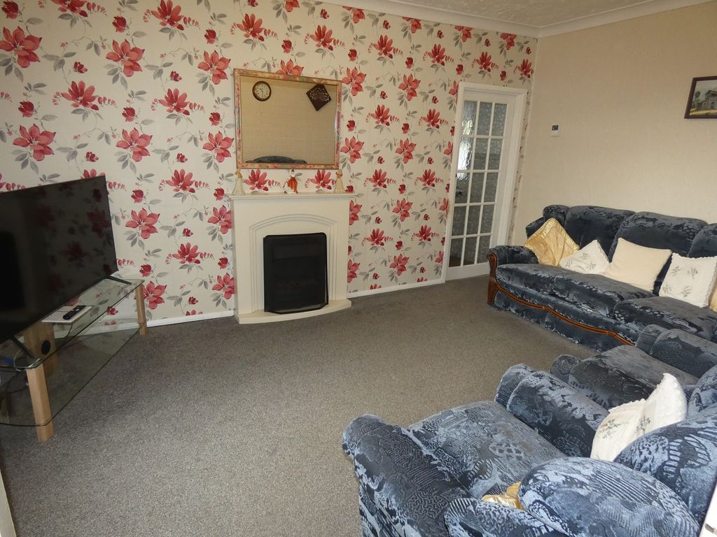 Property photo 2 of 15 Main Lounge