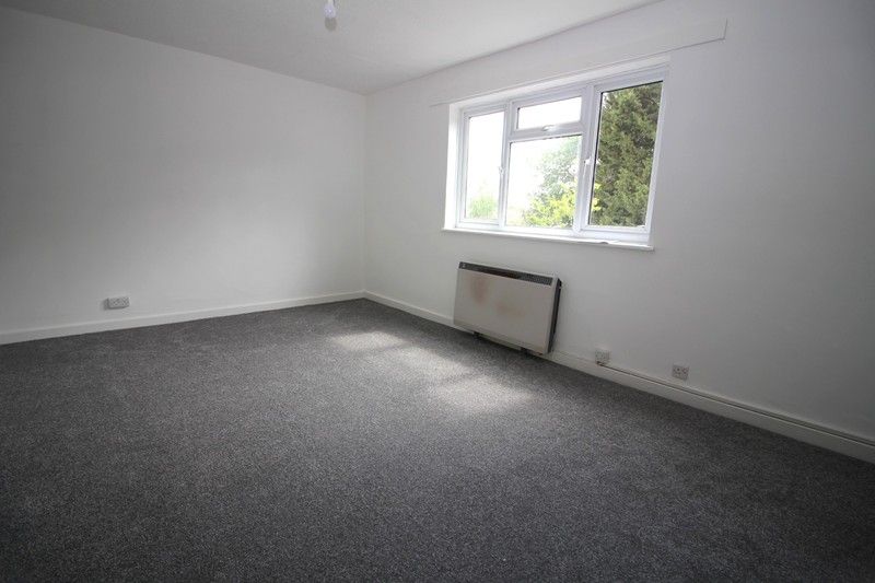 Property photo 2 of 6 Lounge 1
