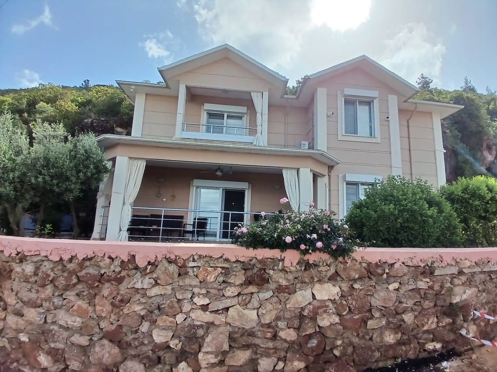Property photo 1 of 32