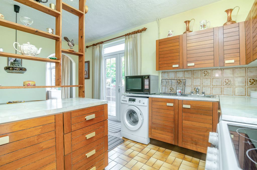 Property photo 2 of 25