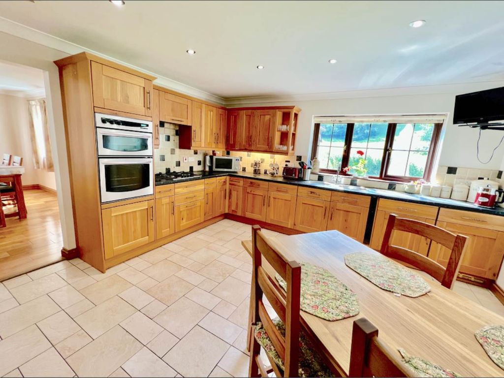 Property photo 2 of 20 Kitchen