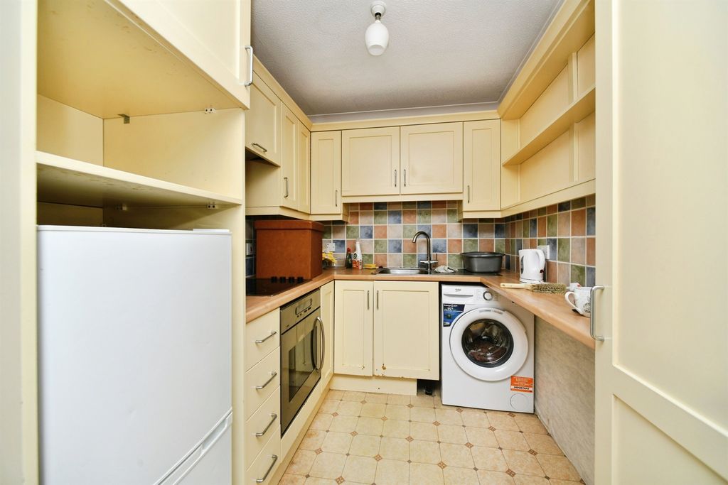 Property photo 2 of 13