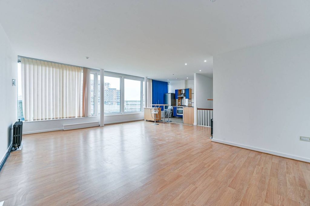 Property photo 2 of 23