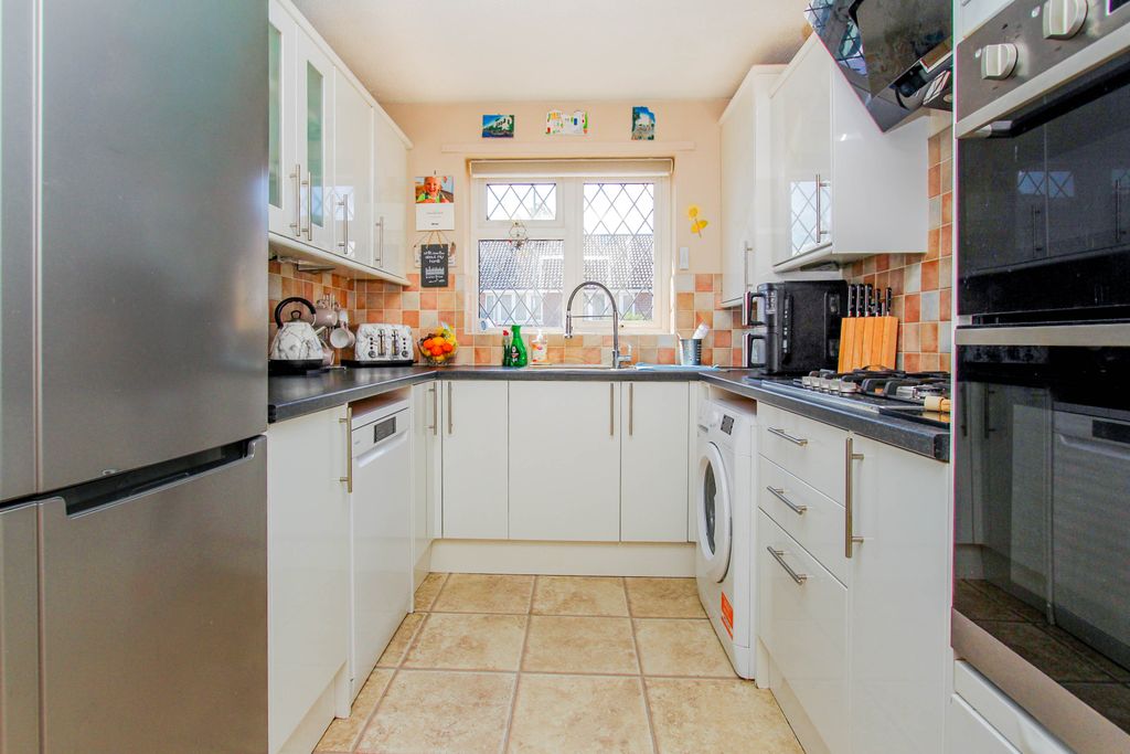 Property photo 2 of 12 Kitchen