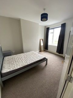 Property photo 2 of 5 Bedroom
